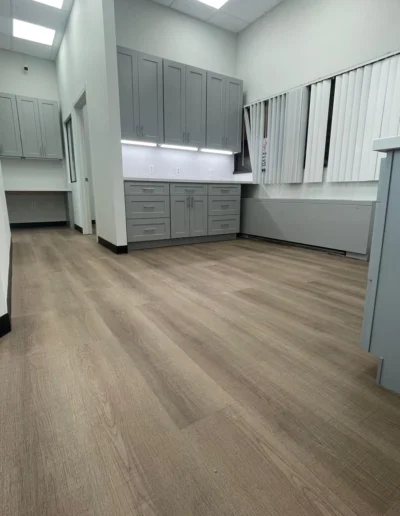 Commercial Project Glue Down LVT. Plazas Americas